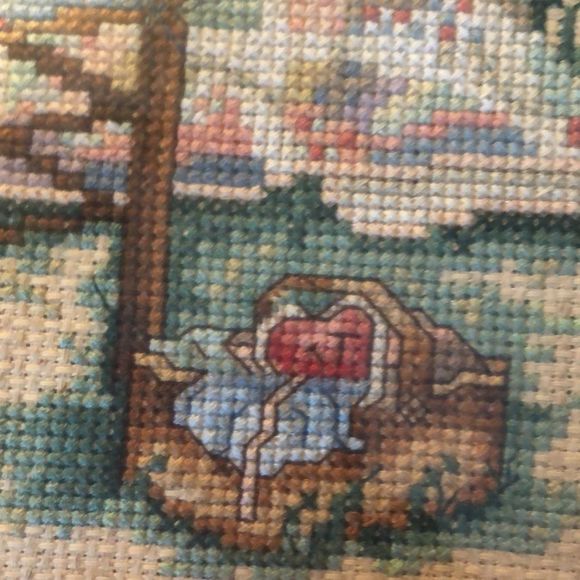 Two matching framed cross stitch pieces depicting flowers/antique chairs/quilt - Picture 11 of 16